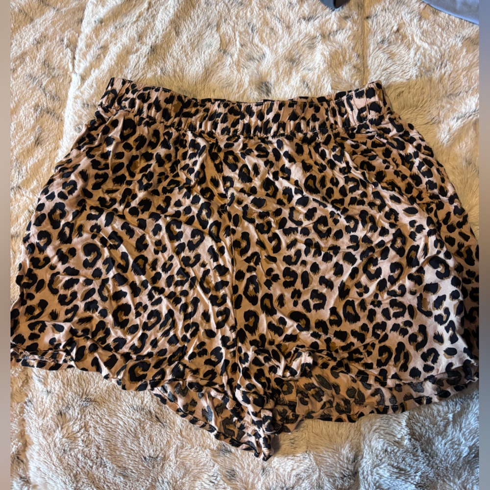Divided Leopard Print Women's Shorts